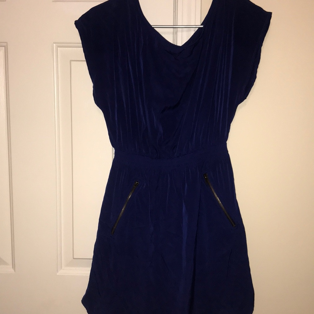 Like new navy dress with pockets!